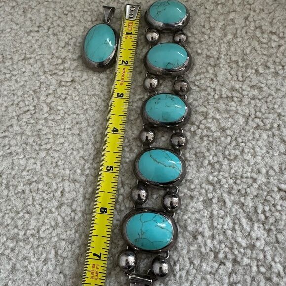 Turquoise and Silver Women's Bracelet - Picture 4 of 7